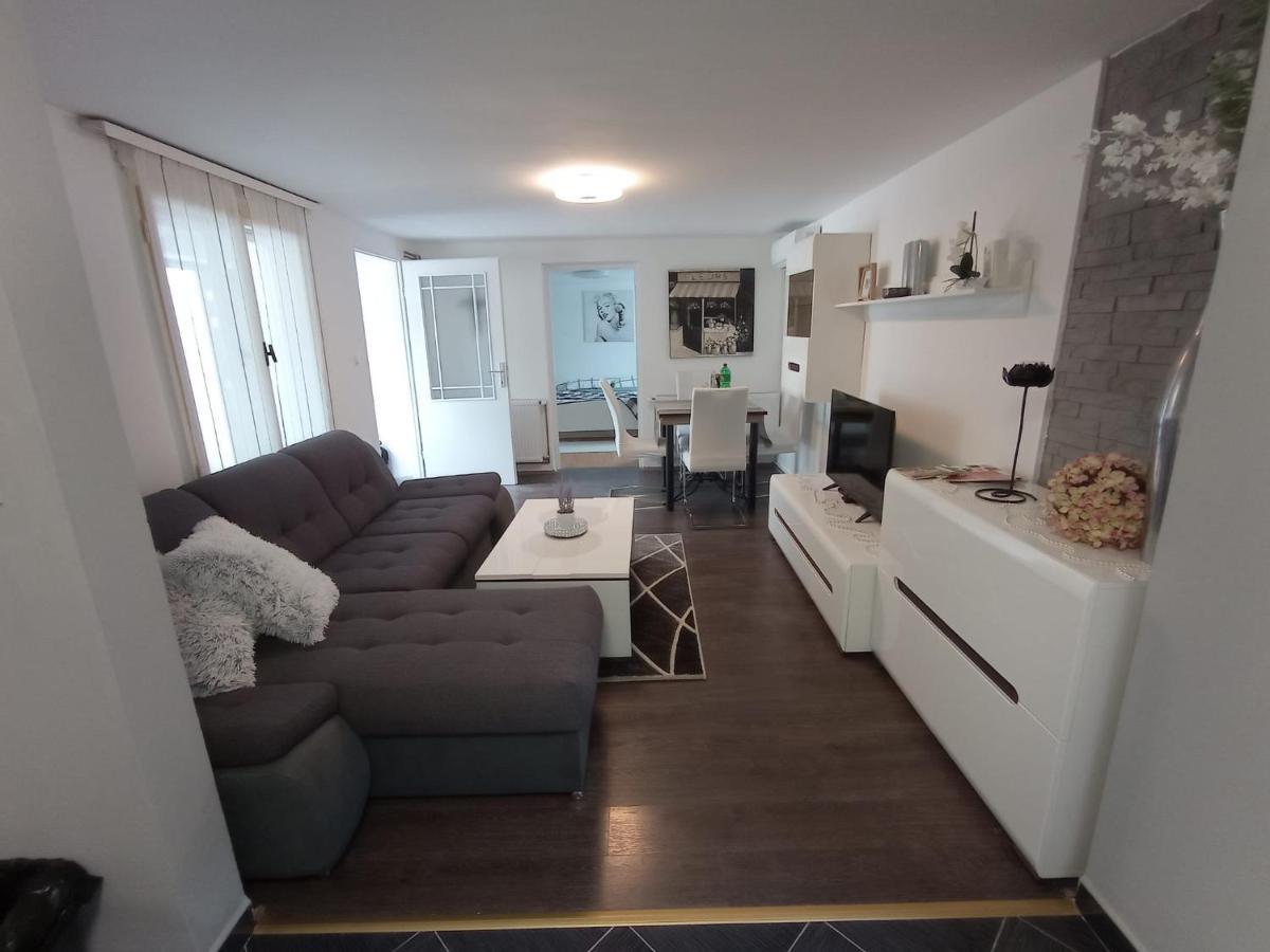 Petra Apartment Dakovo Luaran gambar